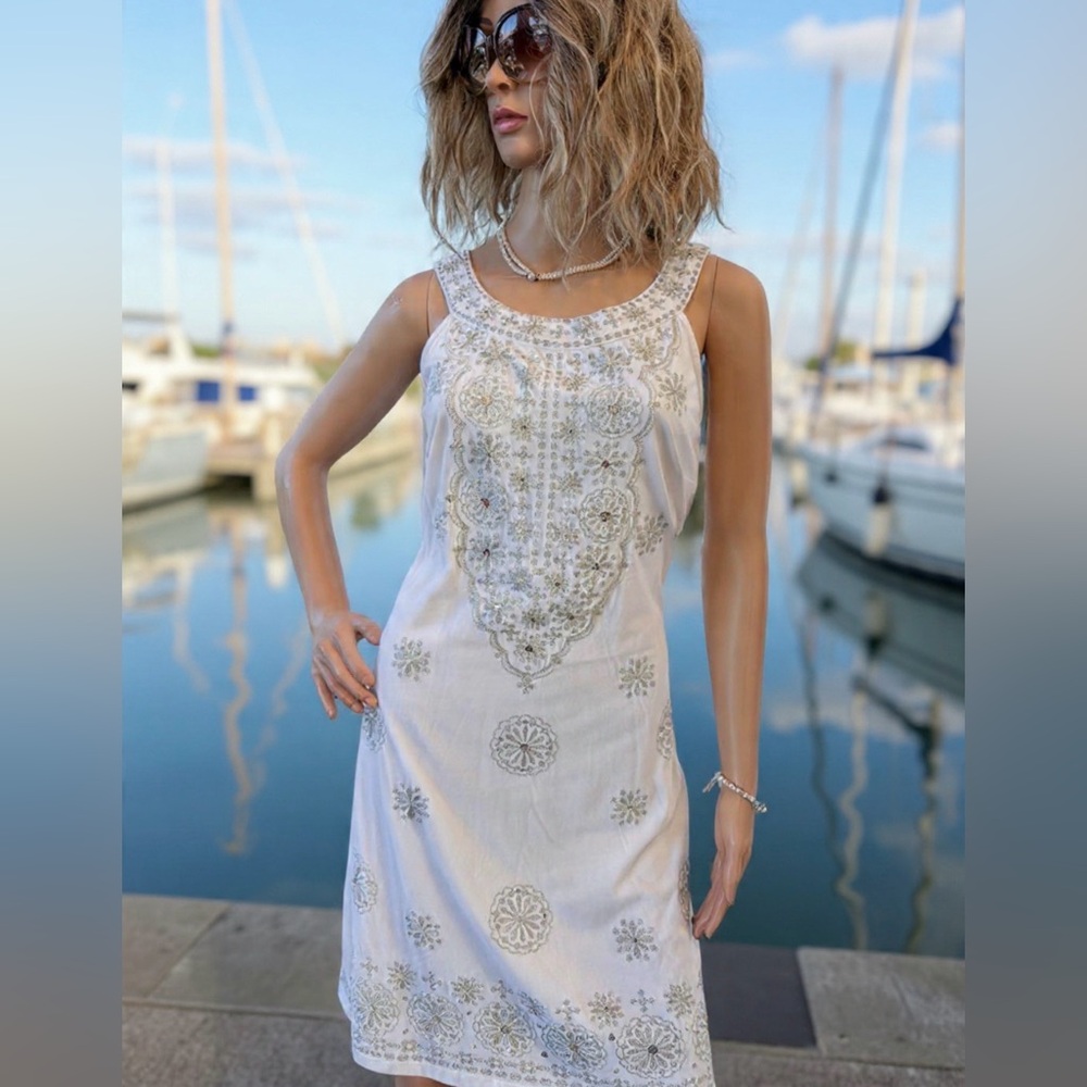 INC International Beautiful white & silver dress Sz S Fully lined above knee